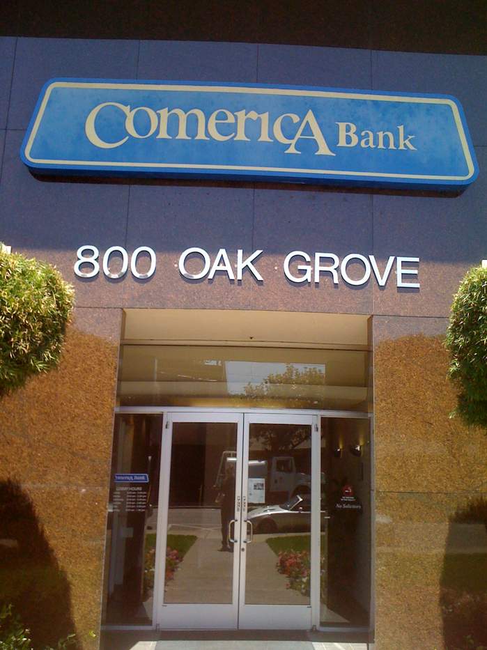 Comerica Bank - Oak Grove Ave.